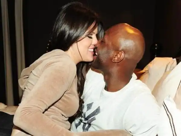 Звездные парочки целуются и не только...