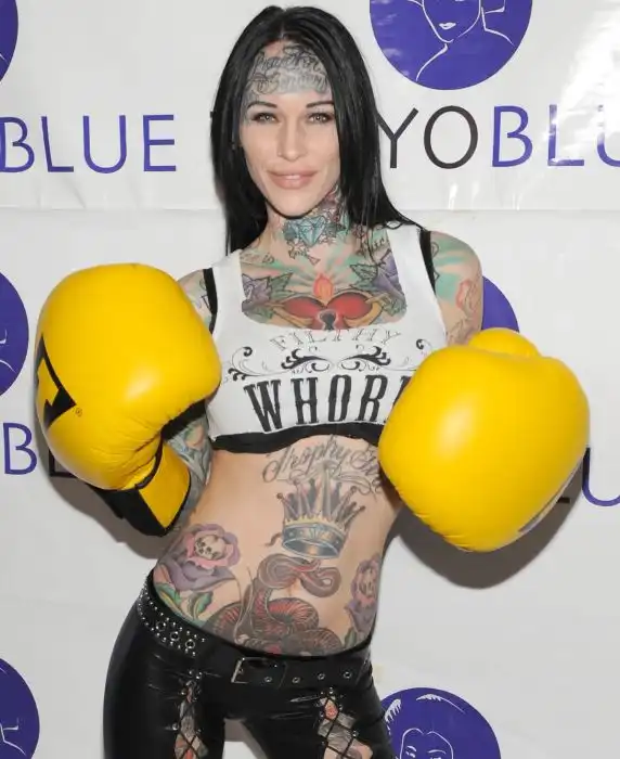 Татуированная модель