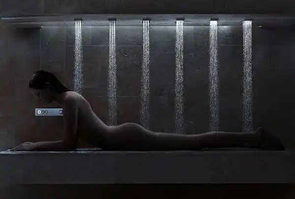 Дизайнерские душевые кабины.