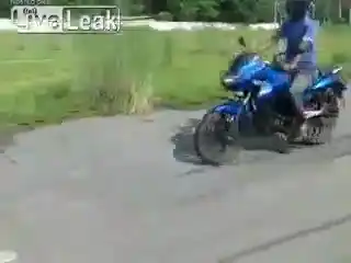 Пропахал лицом по асфальту, упав с мотоцикла