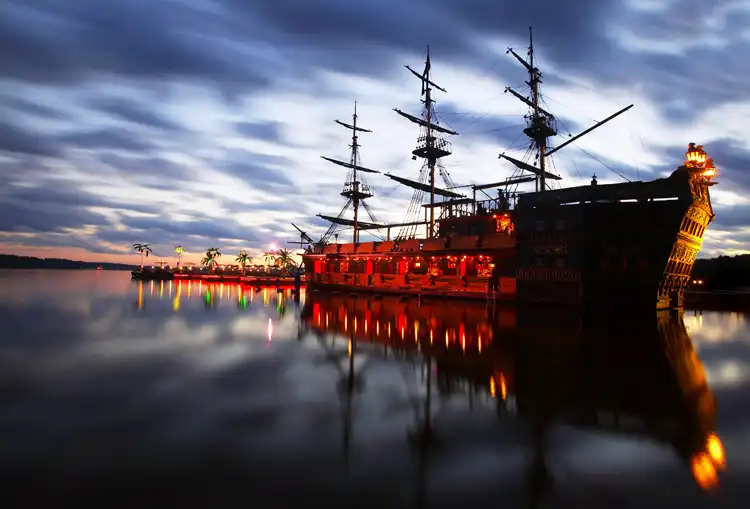 Старинные корабли.... так манят своей таинственностью...