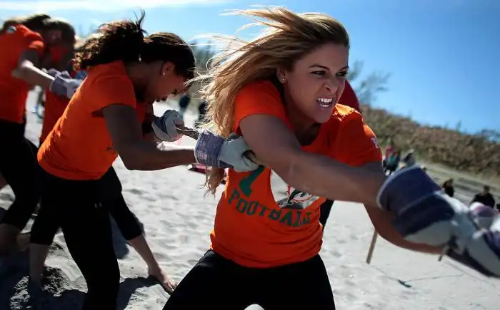 Битва девушек из группы поддержки