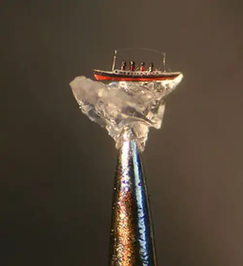 На кончике иглы