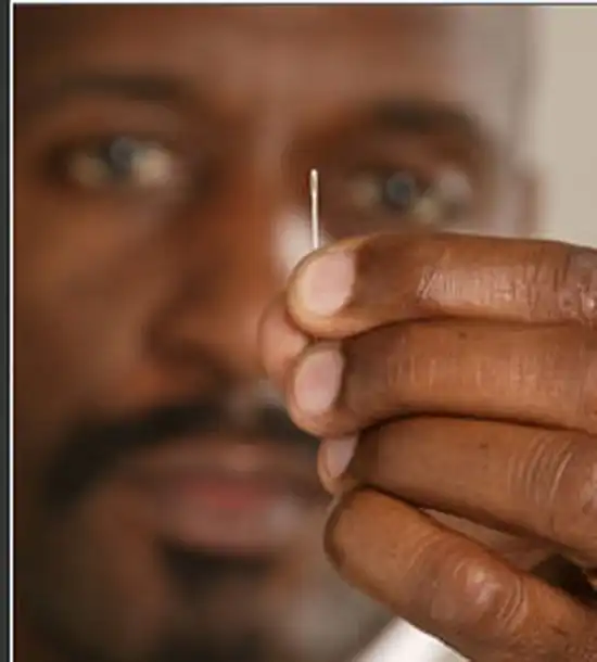 На кончике иглы