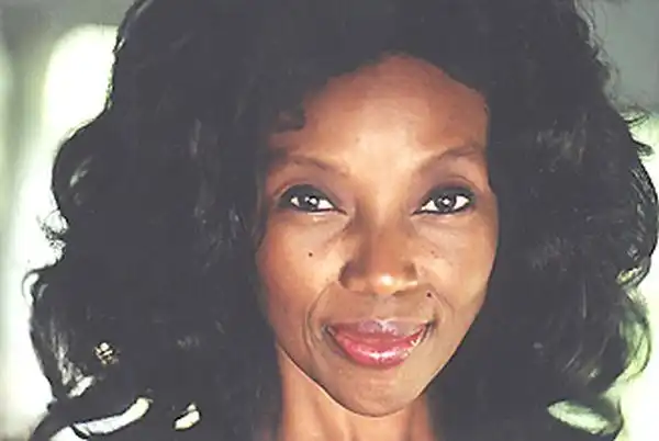 Загадка дня. Сколько лет этой женщине?