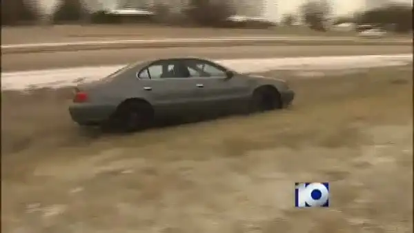 Перекресток забыли посыпать песком