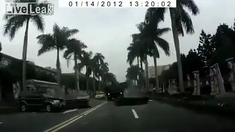 Перевозимый груз упал на джип и убил водителя....