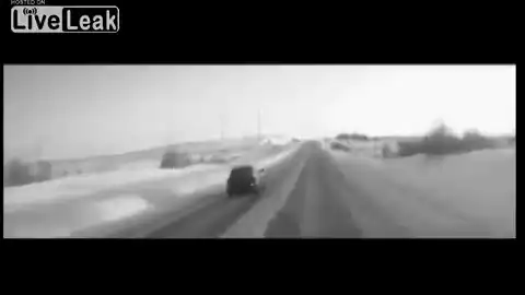 Страшное лобовое столкновение с грузовиком...