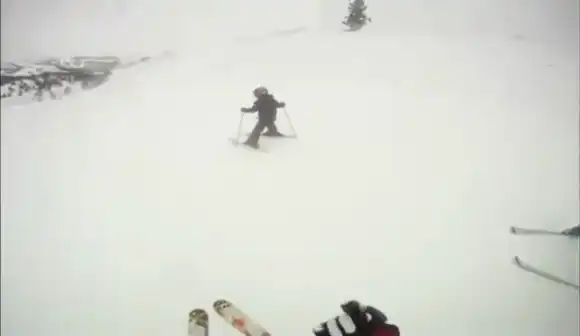 Жесткое завершение детского урока катания на лыжах