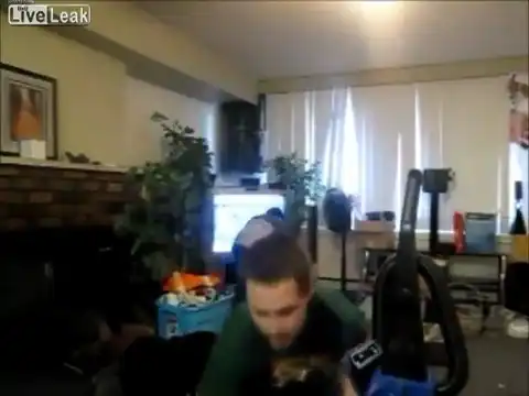 Муж избил жену при детях