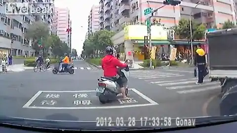 Гулял по перекрестку и был сбит машиной...