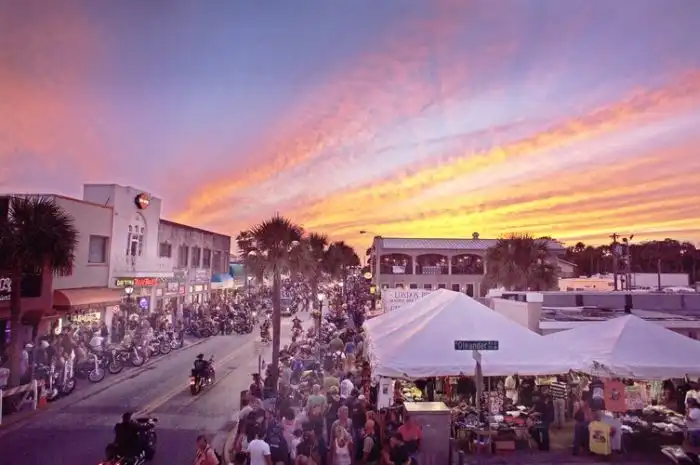 Большой байкерский слет