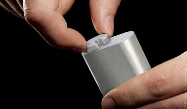 Многоразовый коробок спичек.