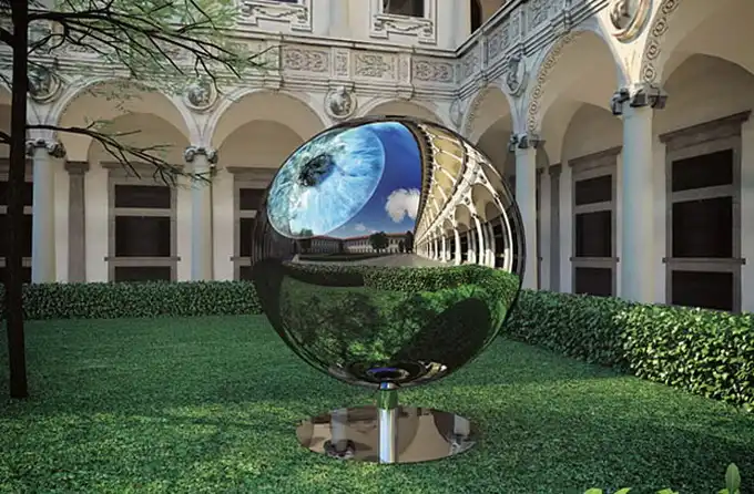 Скульптура "Глаз архитектора"