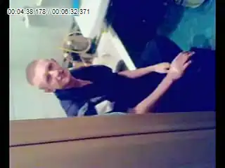 Гость насрал мимо, хозяин квартиры не в восторге.