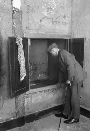 Гей вампир, убивал вокзальных бродяг.