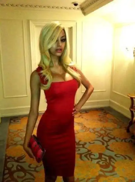 Живая секс-кукла Захия Дехар