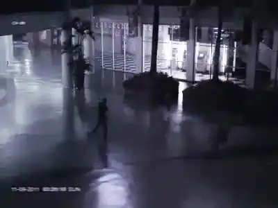 В Индонезии засняли нечто в виде падающего ангела