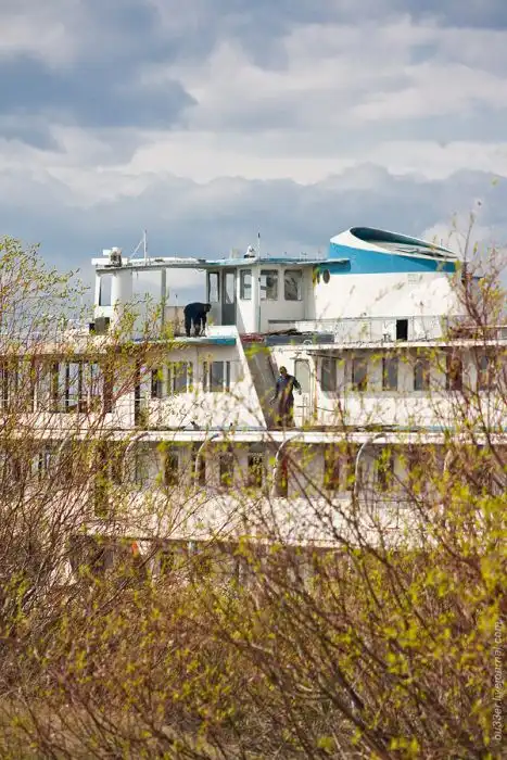 Брошенный теплоход