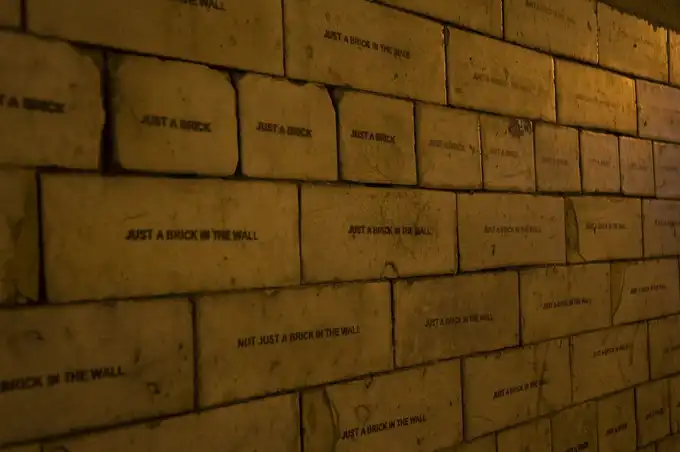 Уличный художник Mobstr (17 фото)