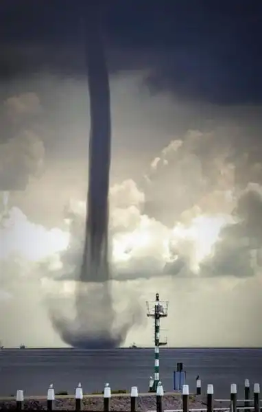 Облака, ураганы, смерчи