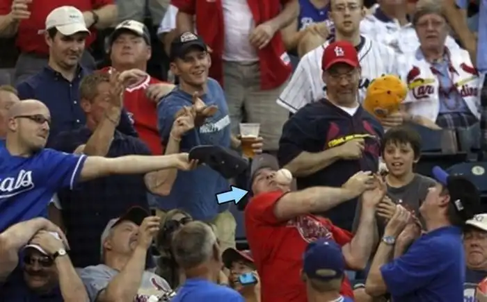 Поймать бейсбольный мяч