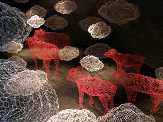 Скульптуры из проволочной сетки (9 фото)