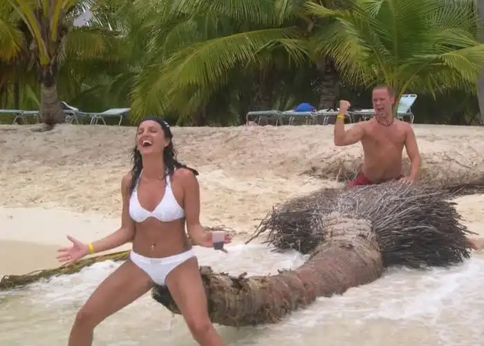 Забавные снимки девушек в бикини