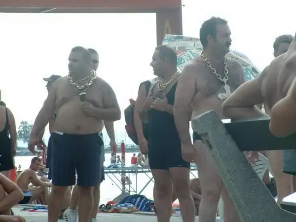 И снова про цыган: Жизнь цыганских баронов в фотографиях.