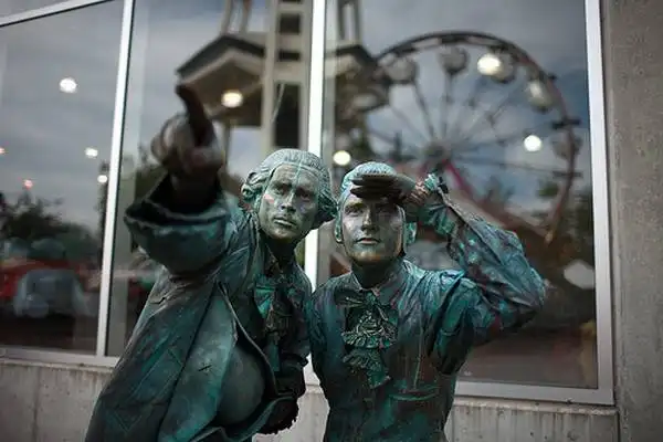 Фантастические живые статуи.