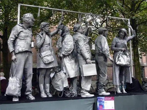 Фантастические живые статуи.