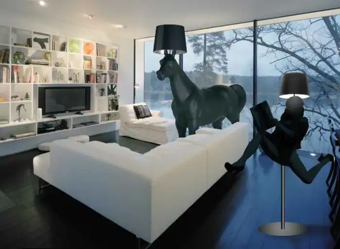 Смешная фотожаба на "девушку в полете"