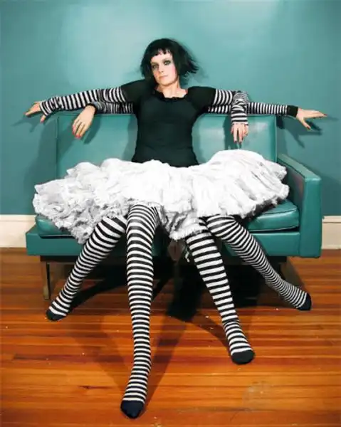 Симпатичные девушки, занимающиеся странными вещами. Часть 9