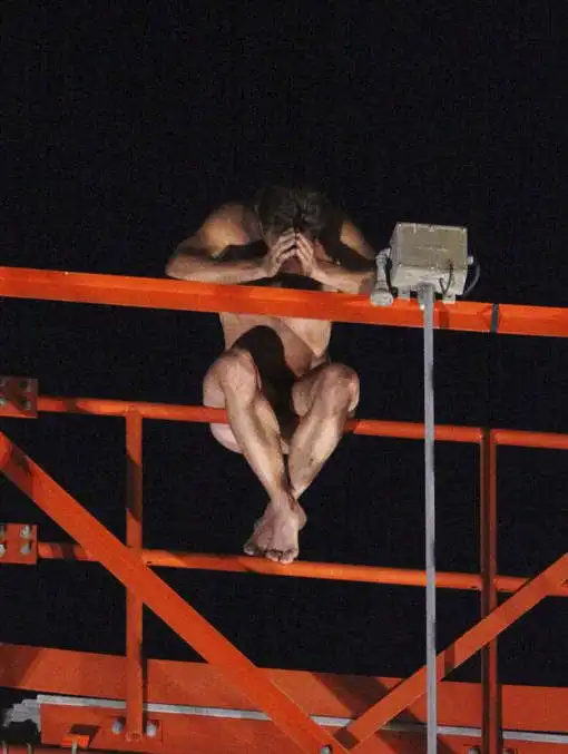 Укуренный "космонавт" и обнаженная экспедиция на луну