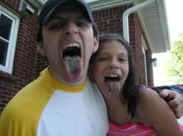 Неудачные тату на языке