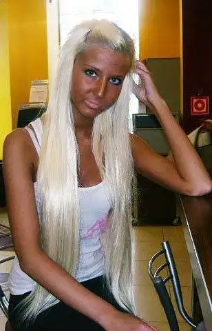 В кого превратилась эта милая девушка?