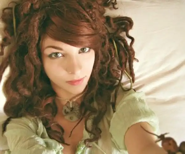 Девушки с дредами