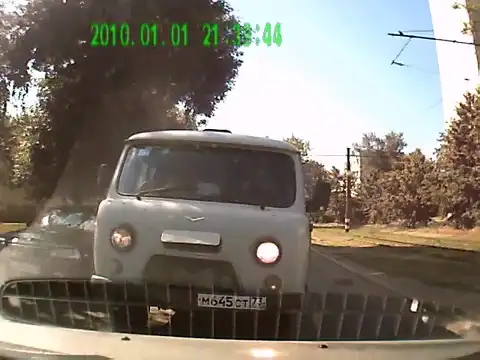 проучил умника ....