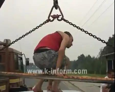 Качели на крыше авто...