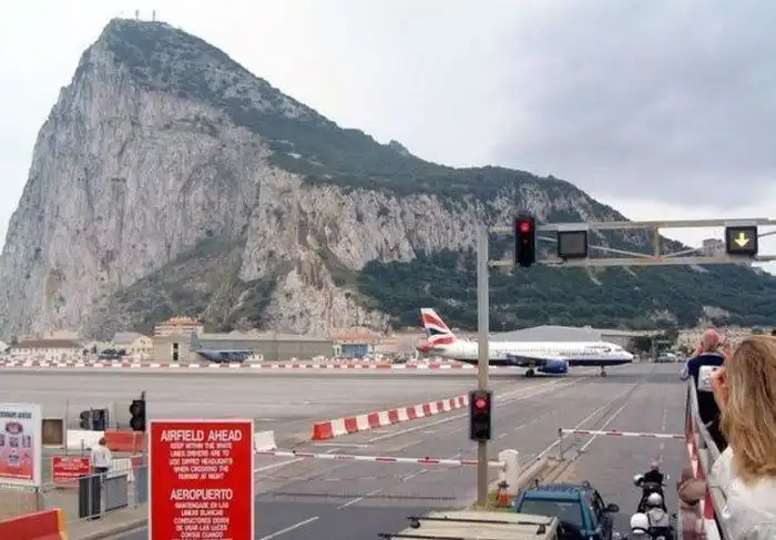 Аэропорт на шоссе