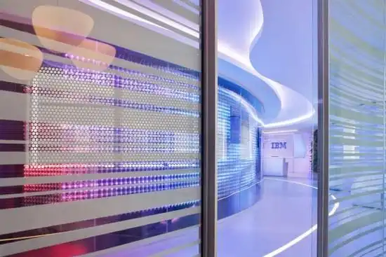 Редизайн офиса IBM в стиле Гостьи из будущего