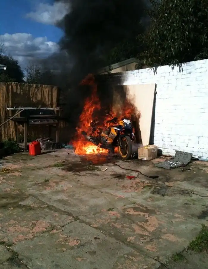 Мотоцикл Honda сгорел дотла