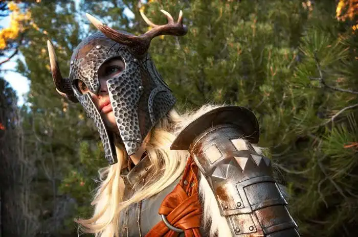 Симпатичная фанатка игры Skyrim