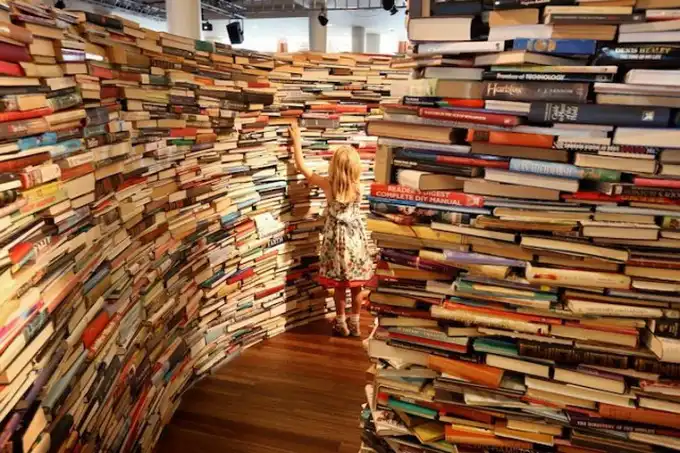 Лабиринт из книг в Лондоне