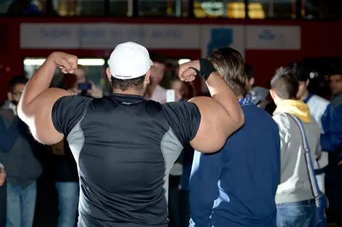 Самые большие бицепсы в мире