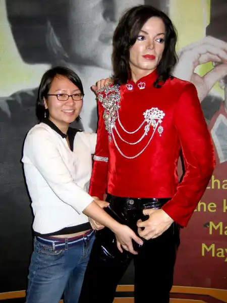 Прикольные фото со статуями. Часть 2