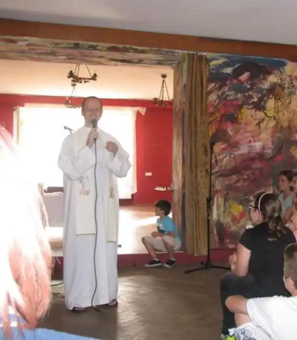 Странный обряд посвящения в польской католической школе