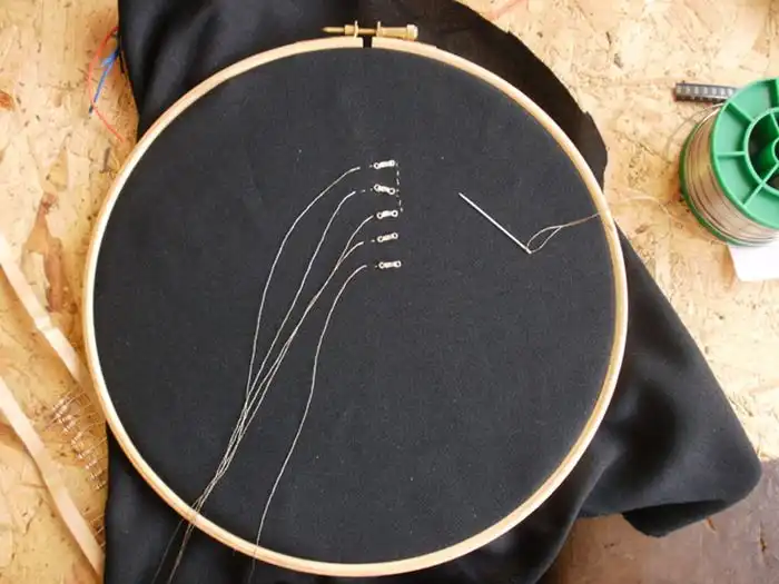 Креативные ботинки с функцией "автопилот"