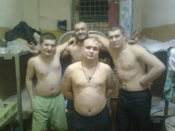 Наркоман-таксист сидит в МоемМире из СИЗО