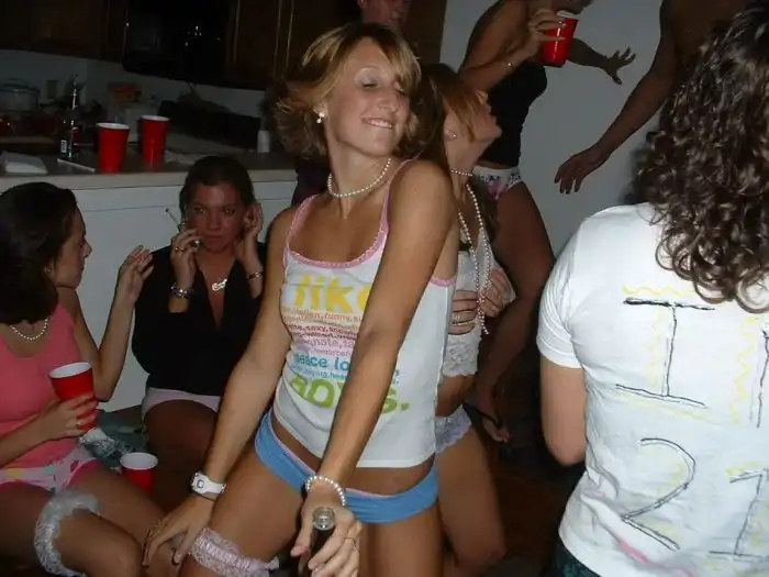 Девушки отрываются (18+)